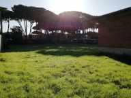 casa indipendente in vendita a Massa in zona Marina di Massa