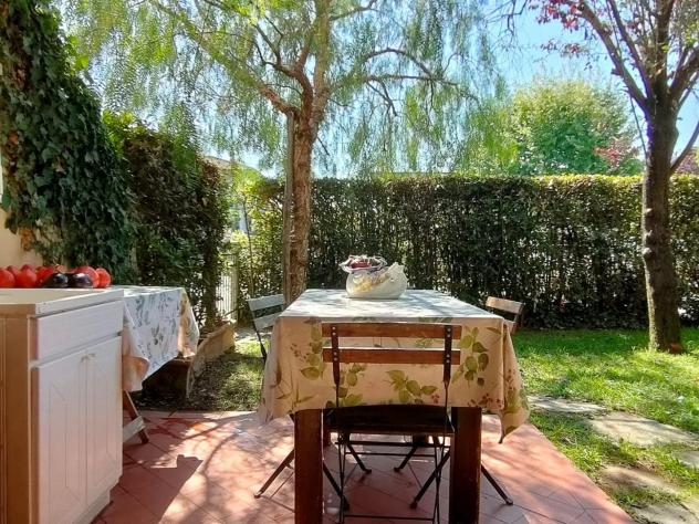 casa indipendente in vendita a Massa in zona Marina dei Ronchi