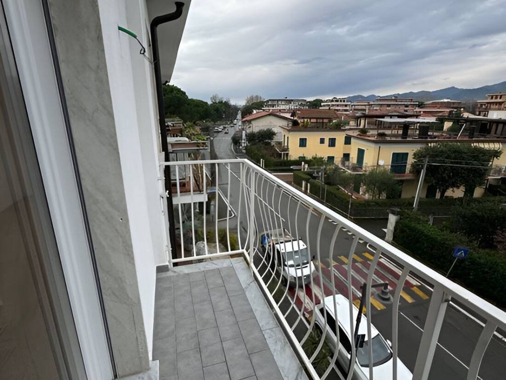 appartamento in vendita a Massa in zona Marina di Massa