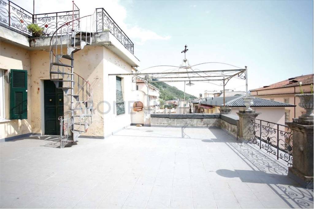 appartamento in vendita a Massa in zona Centro Storico