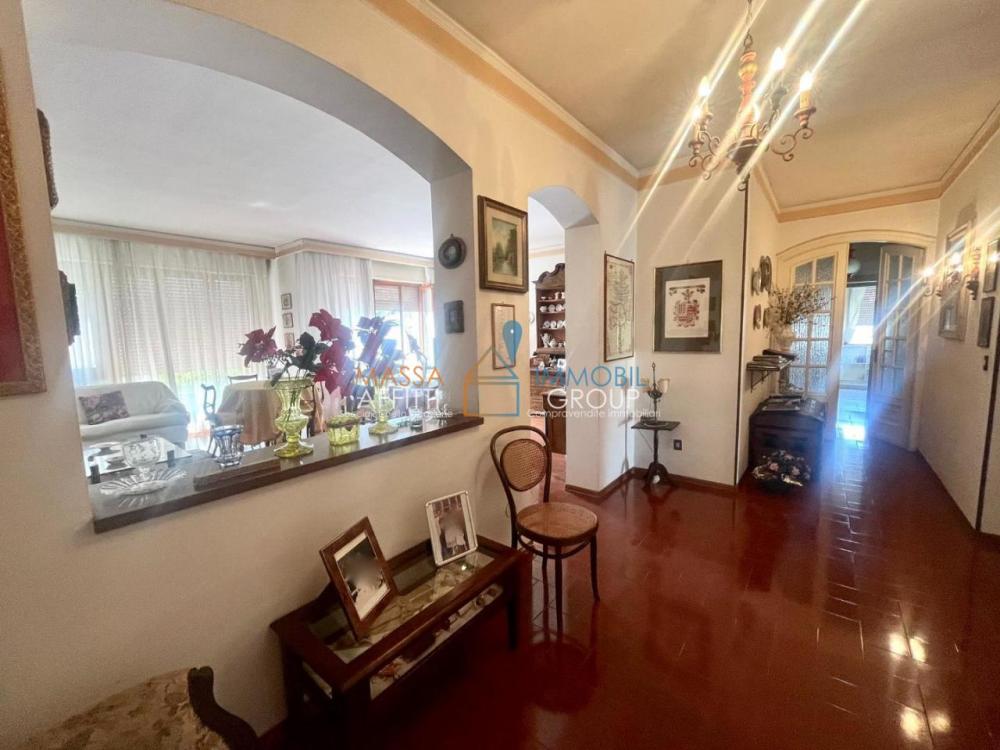 appartamento in vendita a Massa in zona Centro Storico