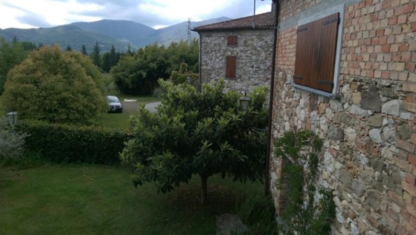 casa indipendente in vendita a Massa