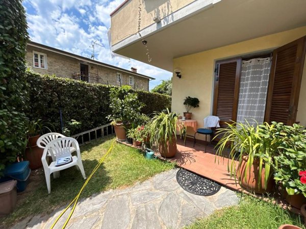 casa indipendente in vendita a Massa in zona Centro Storico
