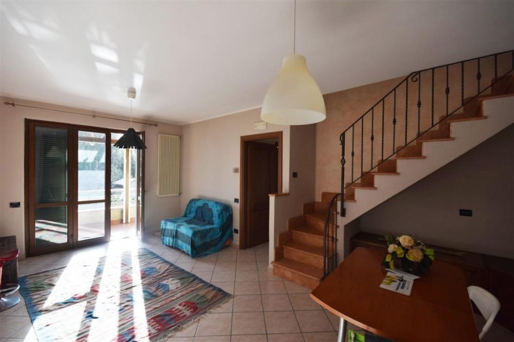appartamento in vendita a Massa in zona Marina dei Ronchi