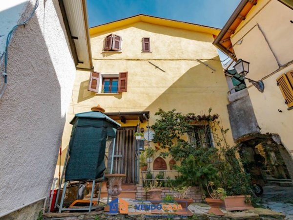 appartamento in vendita a Massa in zona Antona