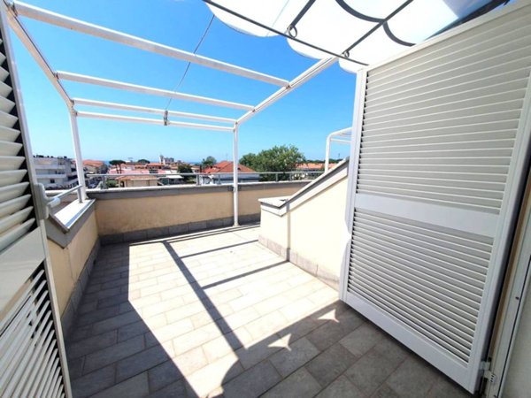 appartamento in vendita a Massa in zona Marina di Massa