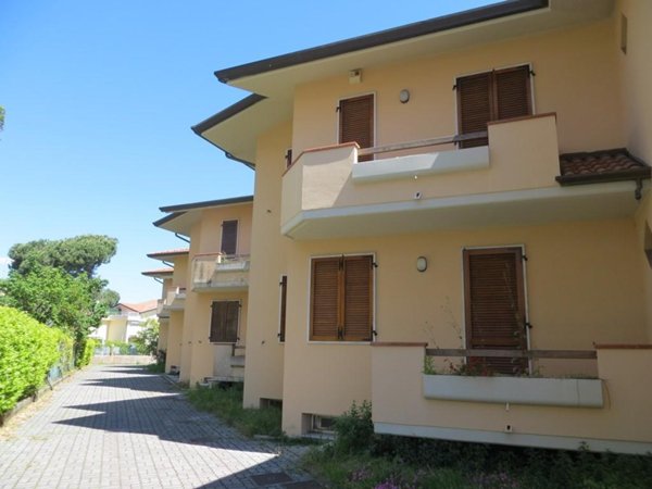 casa indipendente in vendita a Massa in zona Marina di Massa