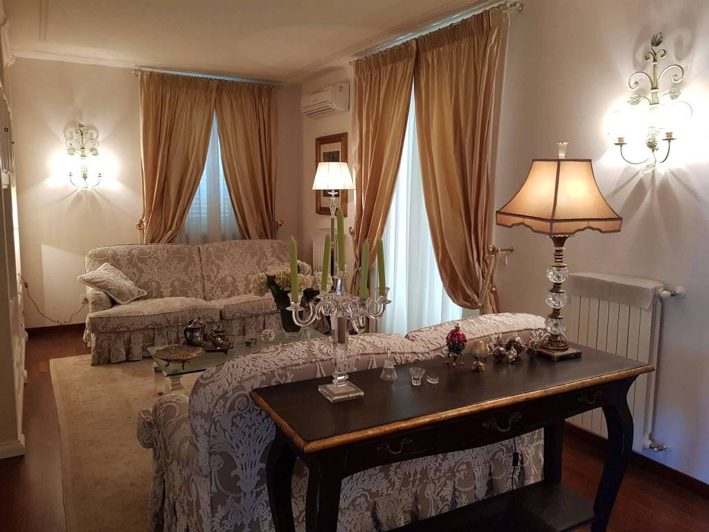appartamento in vendita a Massa in zona Centro Storico