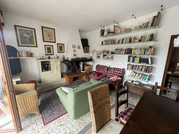 appartamento in vendita a Massa in zona Marina di Massa