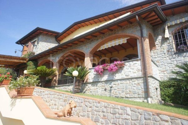 casa indipendente in vendita a Massa in zona Romagnano