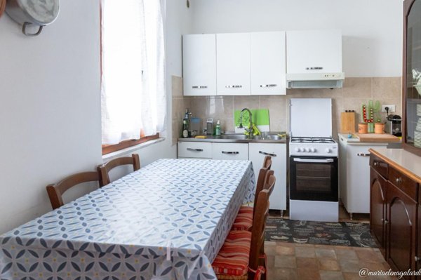 casa indipendente in vendita a Massa in zona Marina di Massa