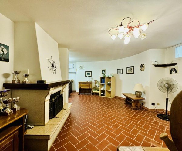 casa indipendente in vendita a Massa in zona Candia
