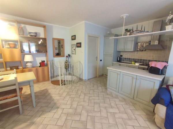 appartamento in vendita a Massa in zona Marina dei Ronchi