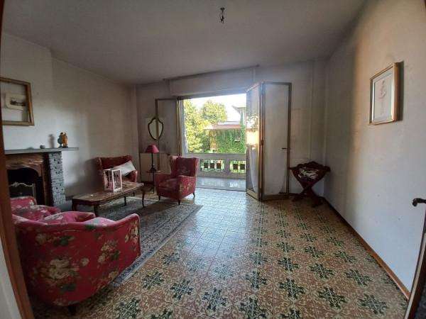 appartamento in vendita a Massa in zona Marina di Massa