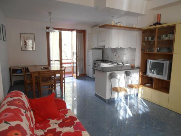 appartamento in vendita a Massa in zona Marina dei Ronchi