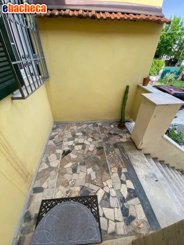 appartamento in vendita a Massa in zona Castagnola