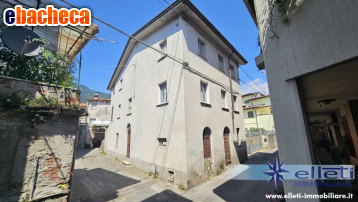 casa indipendente in vendita a Massa in zona Centro Storico
