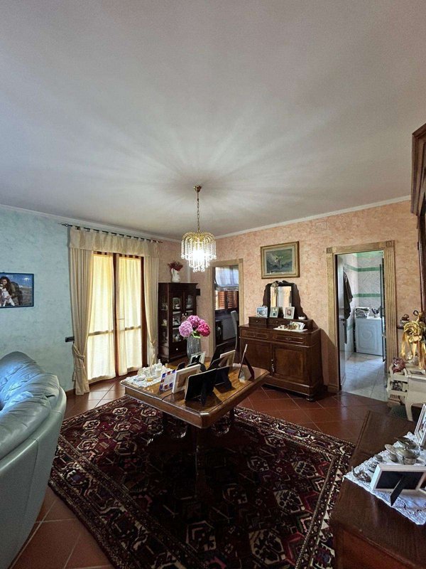 casa indipendente in vendita a Massa