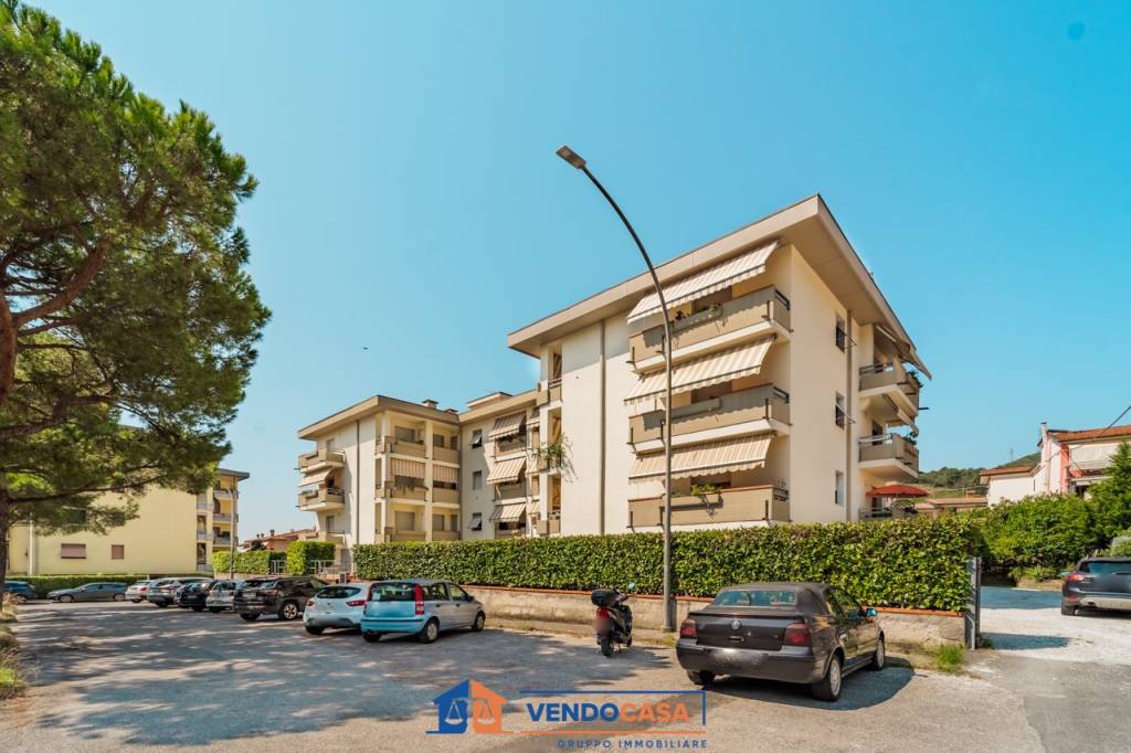 appartamento in vendita a Massa in zona Mirteto