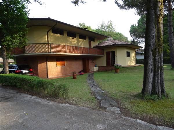 casa indipendente in vendita a Massa in zona Marina dei Ronchi