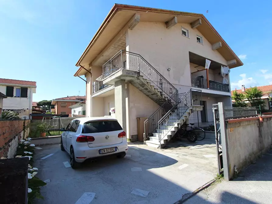 appartamento in vendita a Massa in zona Marina di Massa