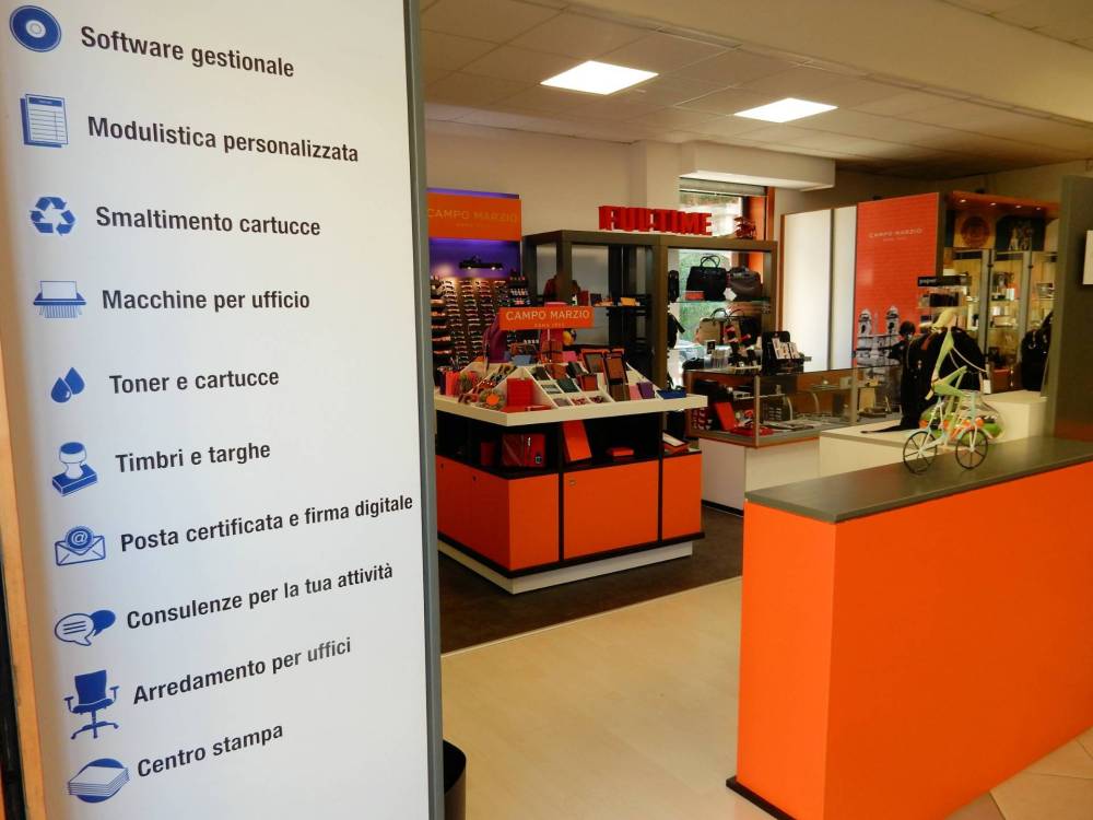 negozio in vendita a Massa in zona Centro Storico