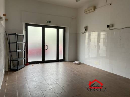 negozio in vendita a Massa in zona Centro Storico
