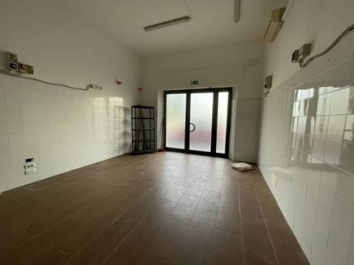 negozio in vendita a Massa in zona Centro Storico