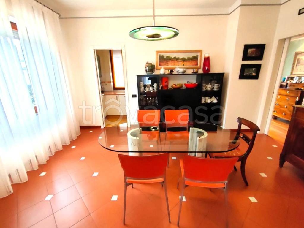 casa indipendente in vendita a Massa in zona Castagnola
