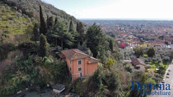 casa indipendente in vendita a Massa