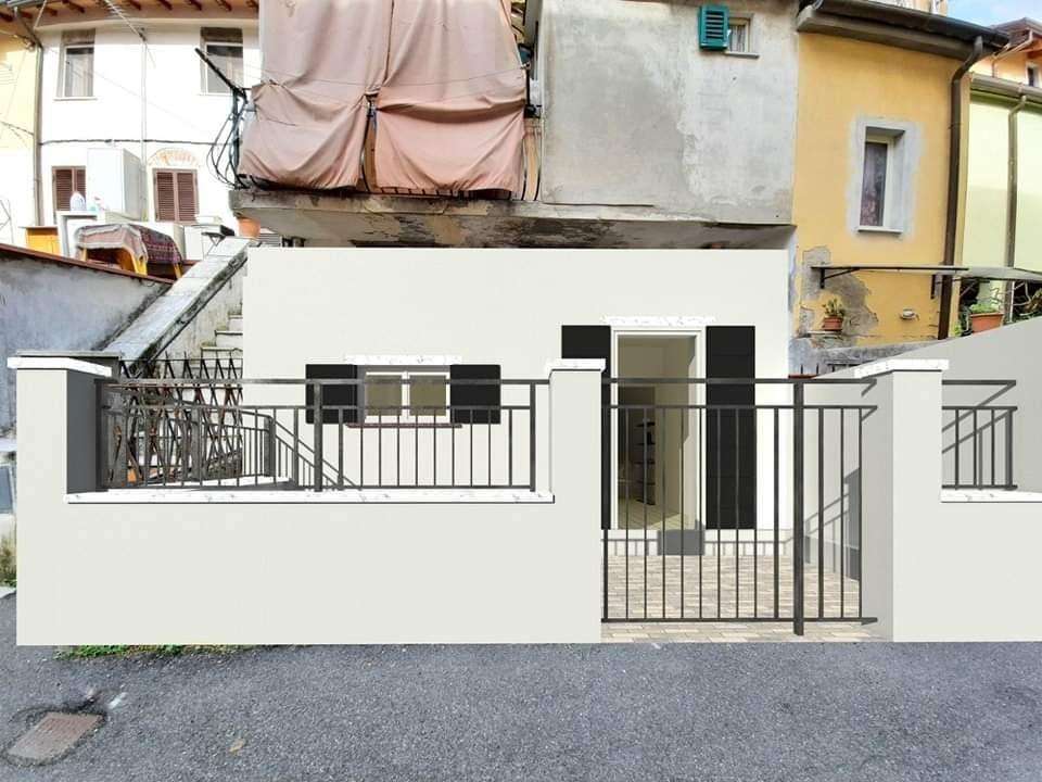 appartamento in vendita a Massa in zona Borgo del Ponte