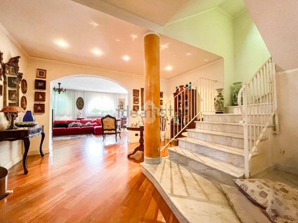 casa indipendente in vendita a Massa in zona Marina di Massa