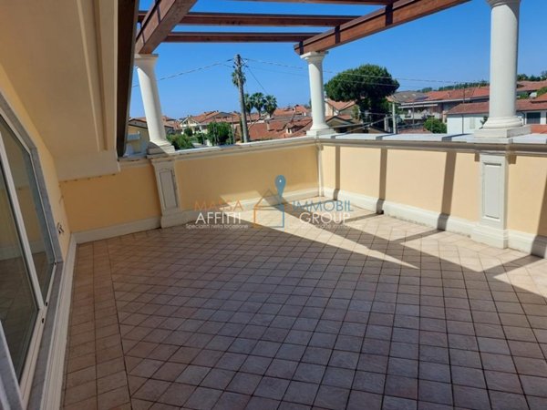 appartamento in vendita a Massa in zona Marina di Massa