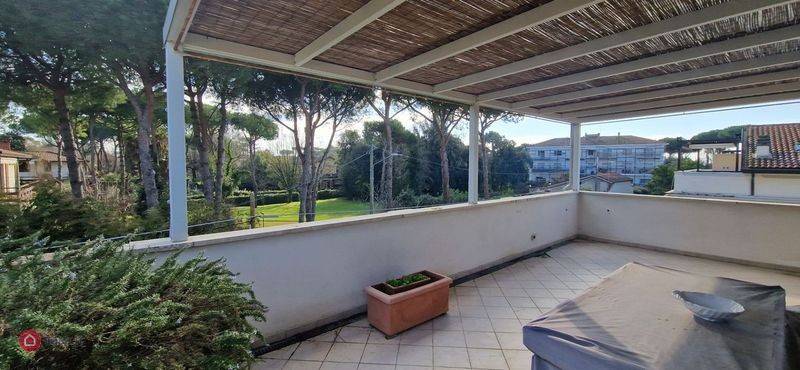 appartamento in vendita a Massa in zona Marina dei Ronchi