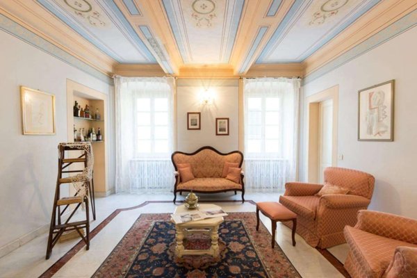 casa indipendente in vendita a Massa in zona Centro Storico