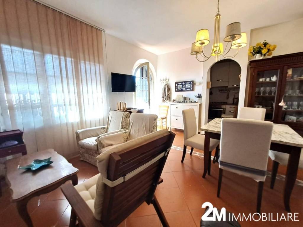 casa indipendente in vendita a Massa in zona Marina di Massa