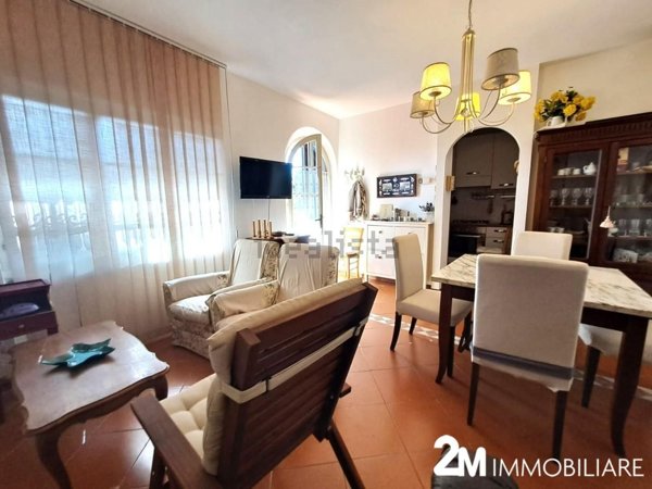 casa indipendente in vendita a Massa in zona Marina di Massa