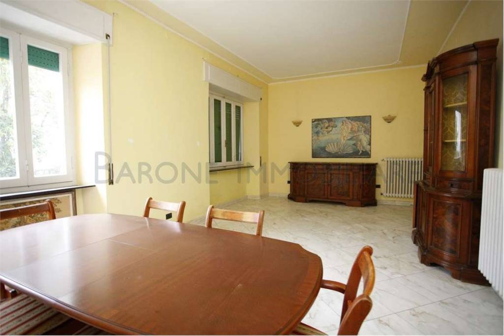 appartamento in vendita a Massa in zona Centro Storico