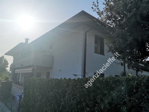 appartamento in vendita a Massa in zona Marina dei Ronchi