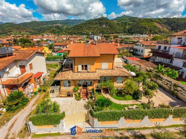 casa indipendente in vendita a Massa in zona Marina dei Ronchi