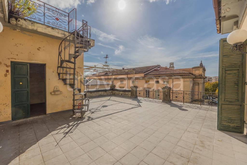 appartamento in vendita a Massa in zona Centro Storico