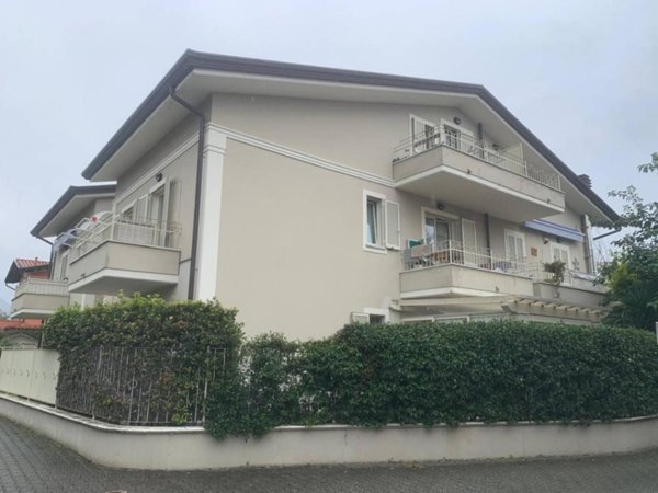 appartamento in vendita a Massa in zona Marina di Massa