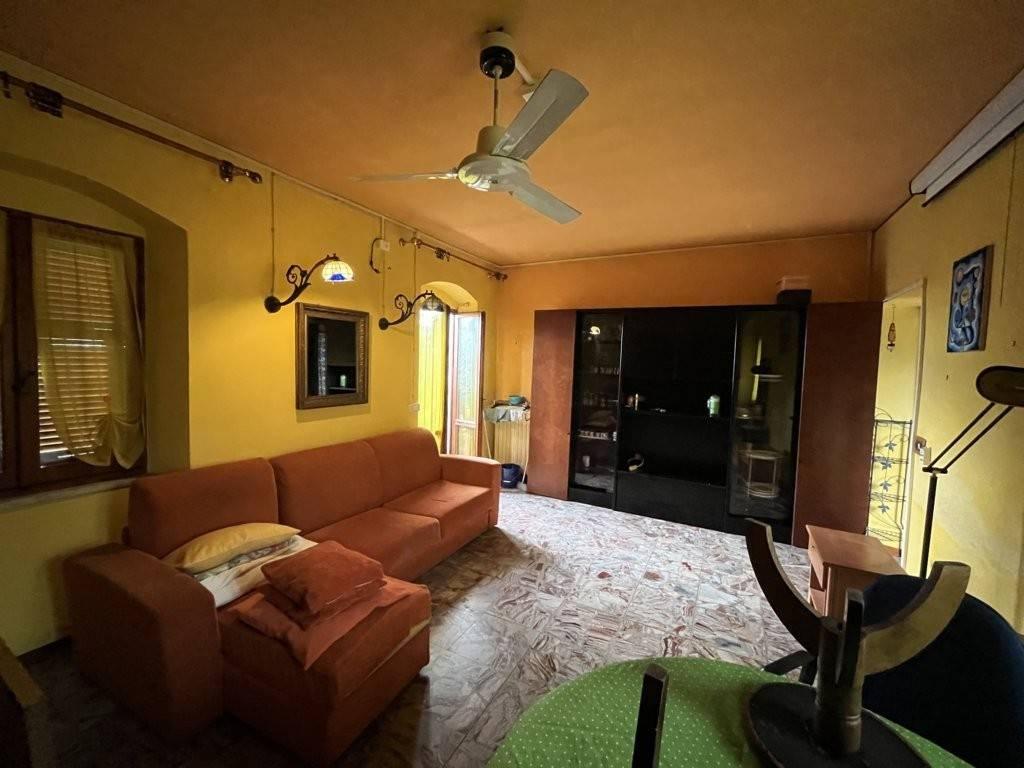 appartamento in vendita a Massa in zona Centro Storico