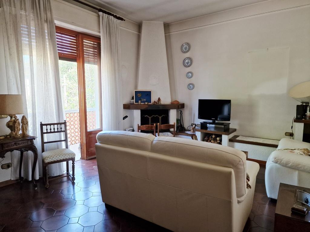 casa indipendente in vendita a Massa in zona Marina di Massa