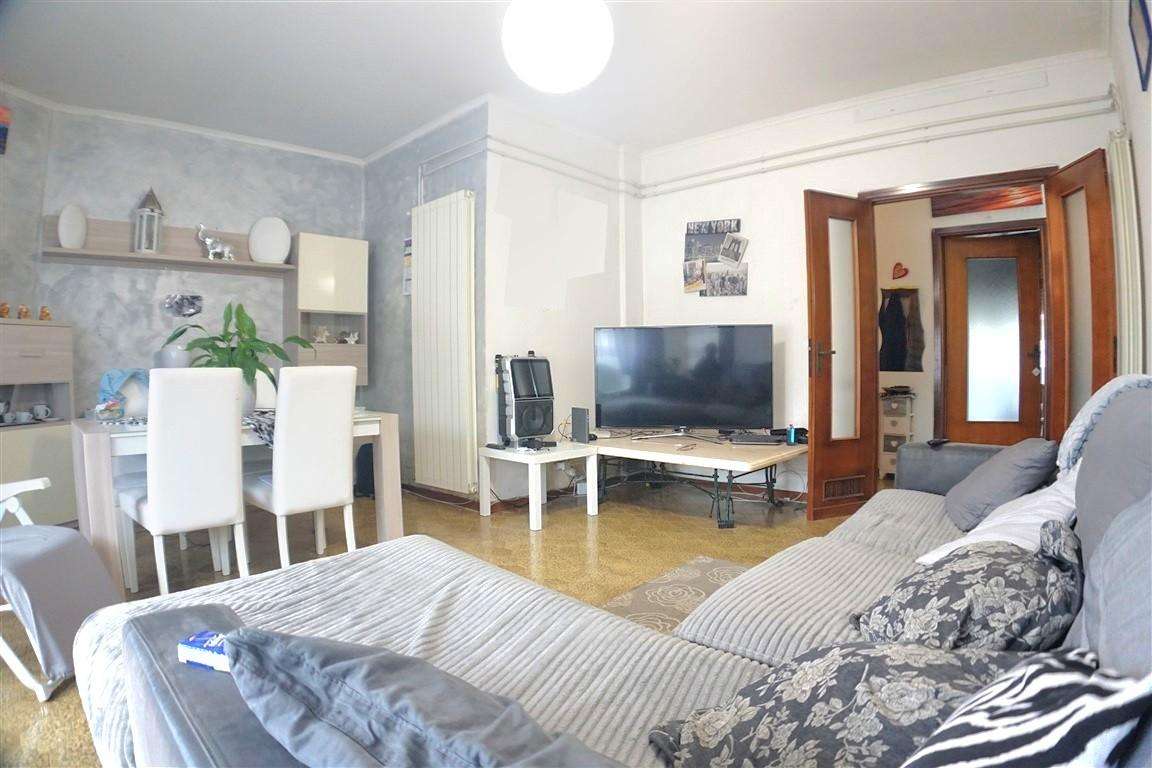 appartamento in vendita a Massa in zona Marina di Massa