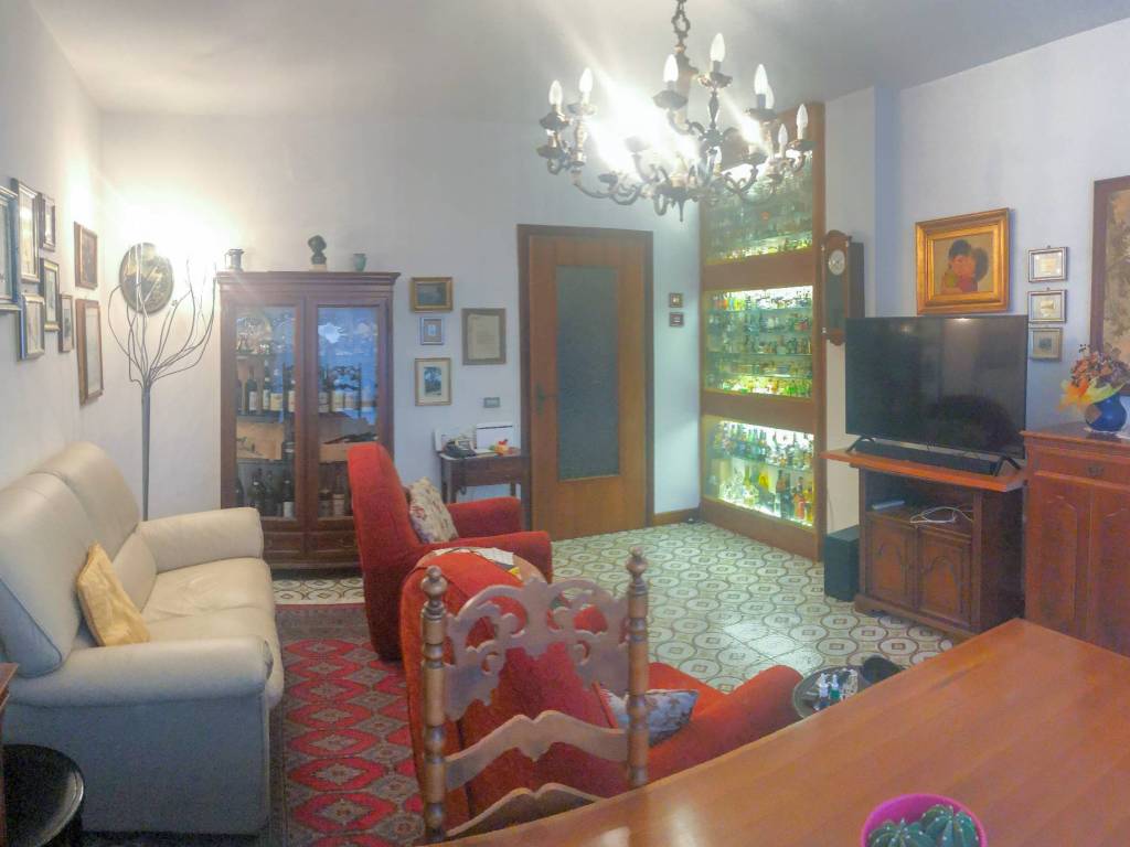 appartamento in vendita a Massa in zona Centro Storico