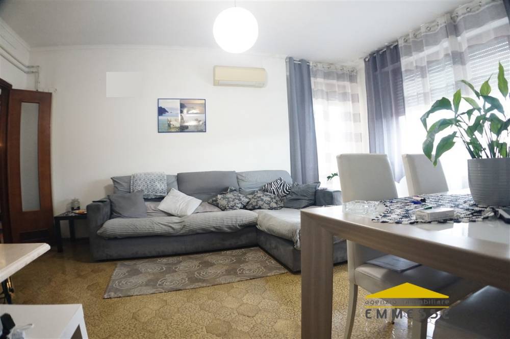 appartamento in vendita a Massa in zona Marina di Massa