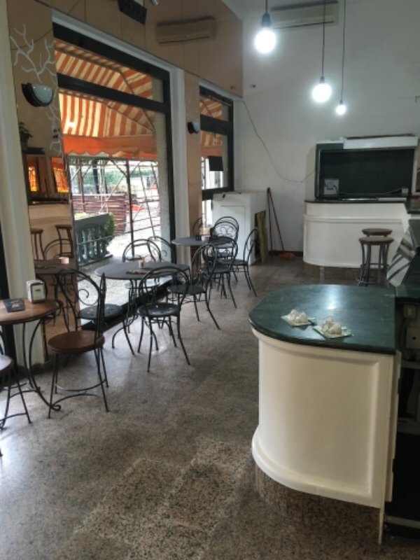 negozio in vendita a Massa in zona Marina dei Ronchi
