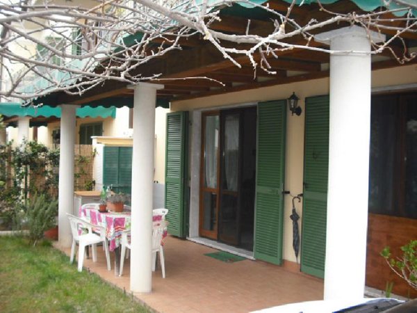 appartamento in vendita a Massa in zona Marina di Massa