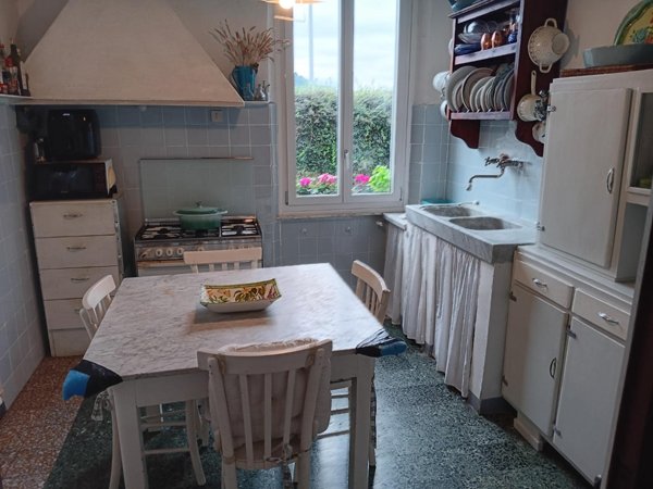 casa indipendente in vendita a Massa